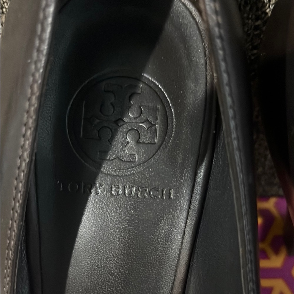 New Tory Burch Chocolate Brown Betty Pumps - Picture 4 of 16